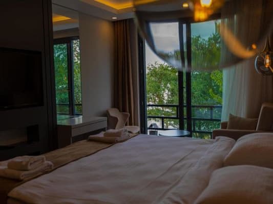 Deluxe Room Partial Sea