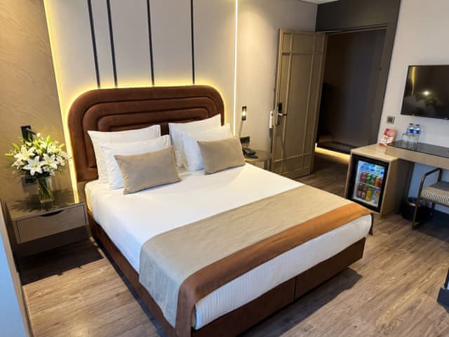 Standard King Room (No-View)