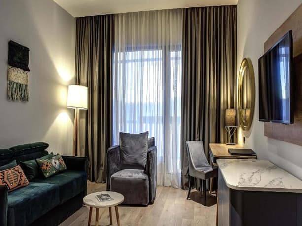 Executive Suite, Panoramic Mountain View