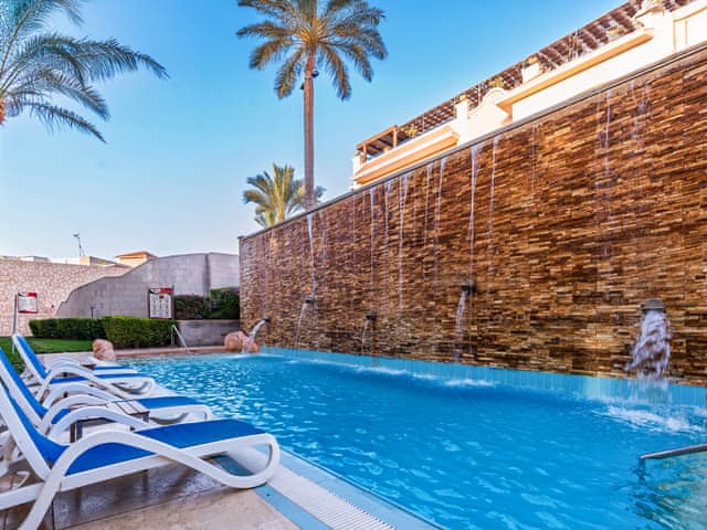 Room (Swim up)