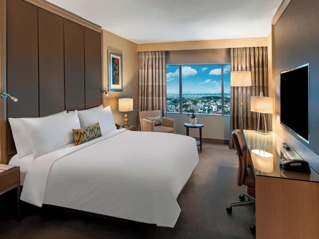 Deluxe Room, 1 King Bed, City View