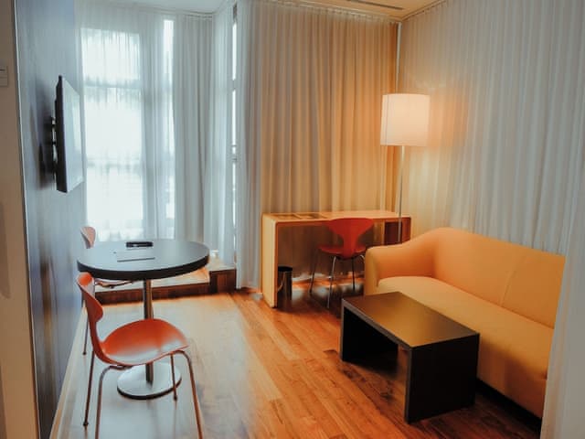 Studio Suite, 1 King Bed, Bathtub, Park View