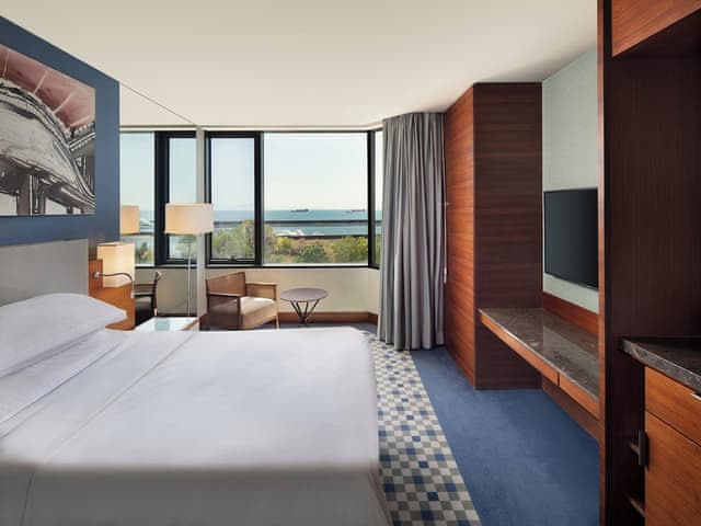 Deluxe Room, 1 King Bed, Sea View