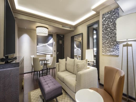 Business Suite, Club Lounge Access (CAPITAL)
