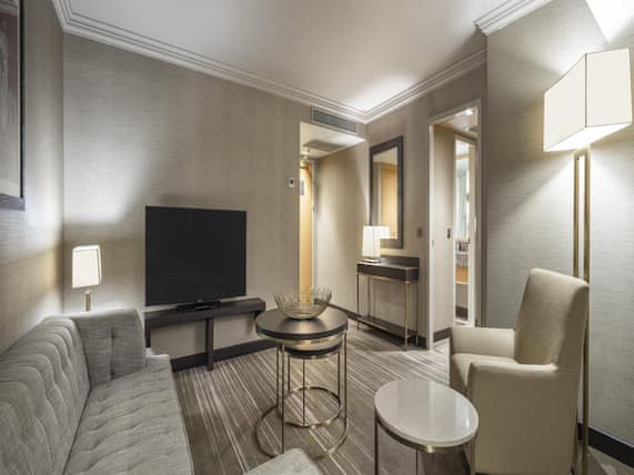 Executive Suite, 1 King Bed (Lounge Access)
