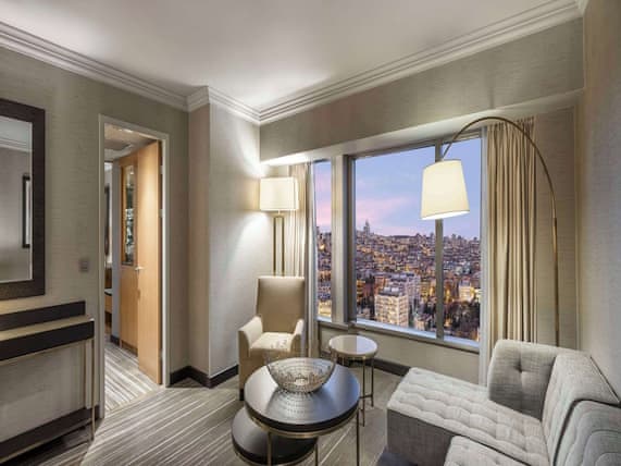 Executive Suite, 1 King Bed (Lounge Access)