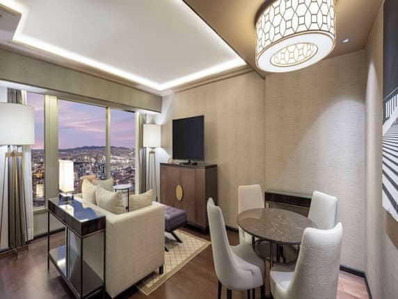 Business Suite, Club Lounge Access (CAPITAL)