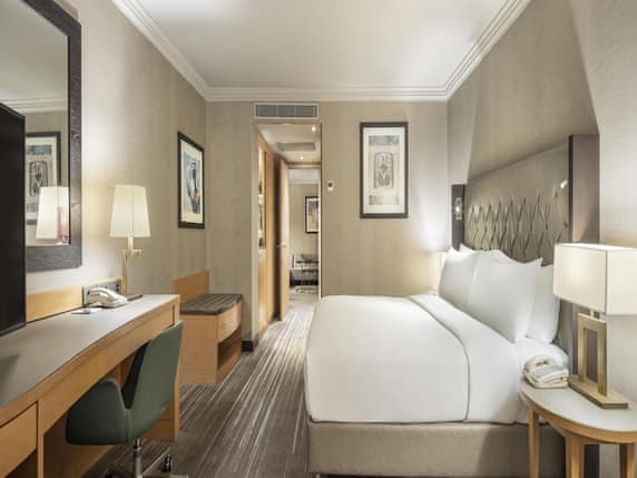 Executive Suite, 1 King Bed (Lounge Access)