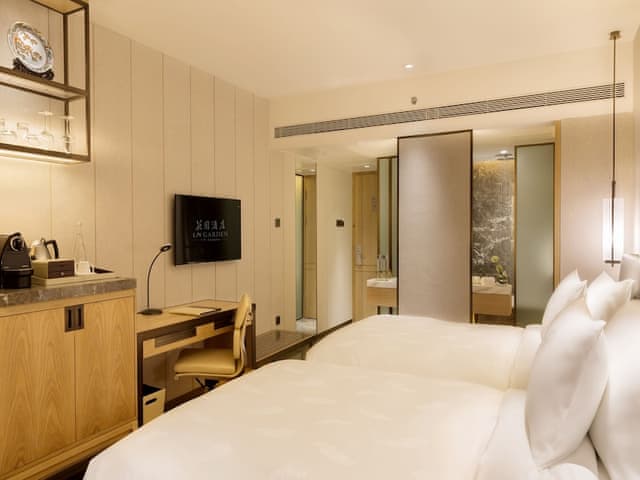 Premier Non-Smoking Twin Bed Room