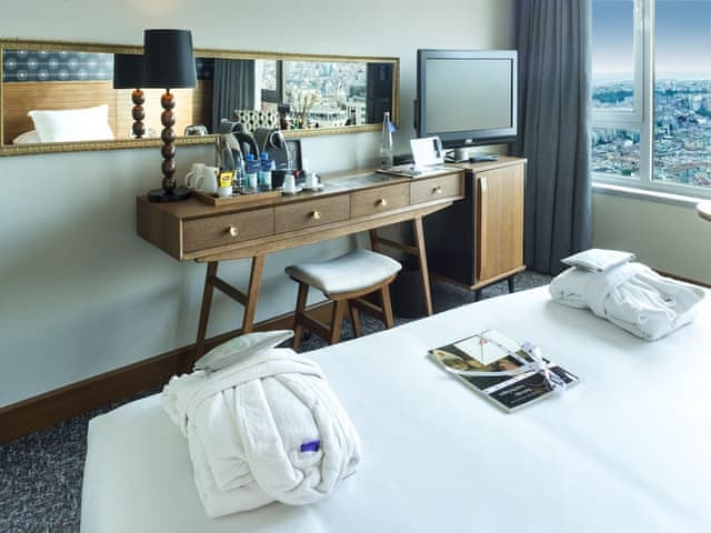 Superior Oda, Şehir Manzaralı