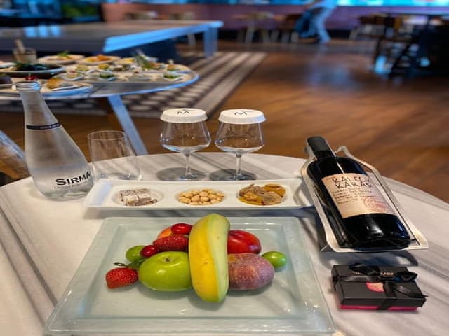 Club Room, City View