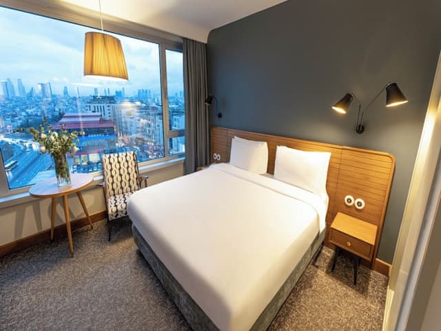 Superior Oda, Şehir Manzaralı