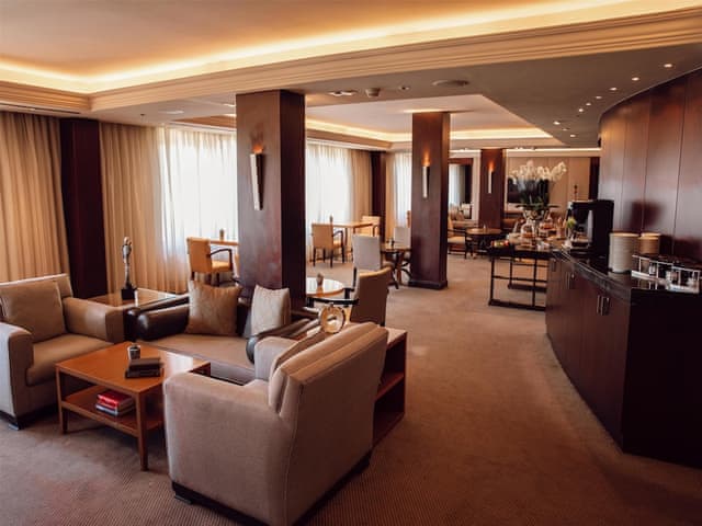 Club Room, 1 King Bed (Club Access)