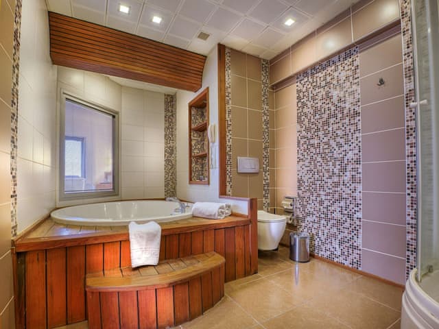 Standard Room, 1 King Bed, Jetted Tub, Sea View