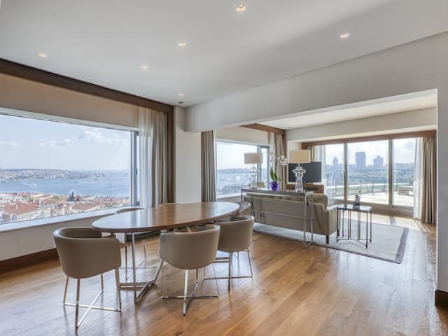 Grand Deluxe Bosphorus Suite, Lounge Access