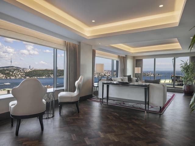 Presidential Suite, Lounge Access