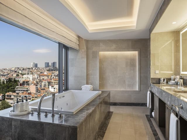 Presidential Suite, Lounge Access