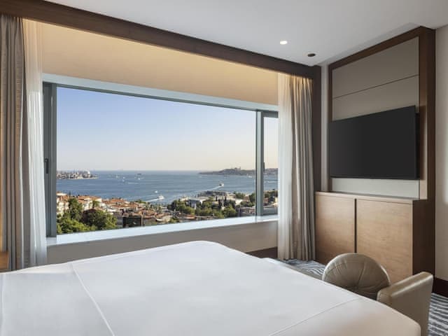 Bosphorus Suite with Balcony, Lounge Access