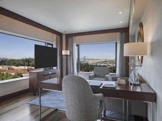 Grand Deluxe Bosphorus Suite, Lounge Access