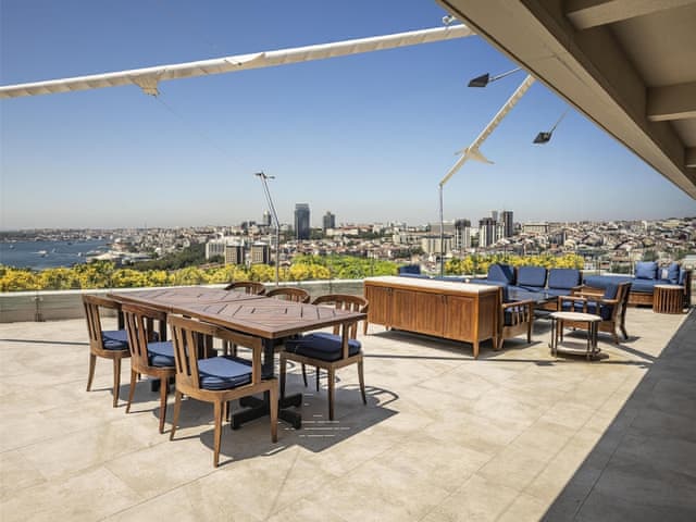 Presidential Suite, Lounge Access