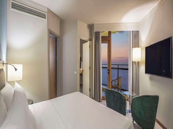 Deluxe Suite, 1 King Bed, Sea View