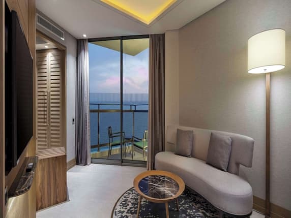 Suite, 1 King Bed, Sea View