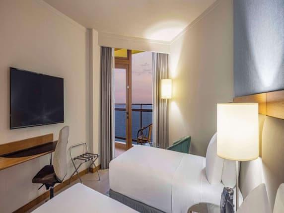 Deluxe Room, 2 Twin Beds, Sea View