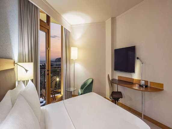 Room, 1 King Bed, Sea View