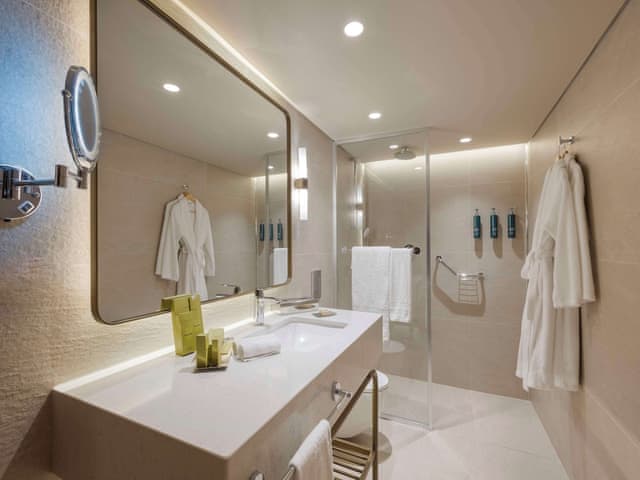 Deluxe Suite, 1 King Bed, Sea View