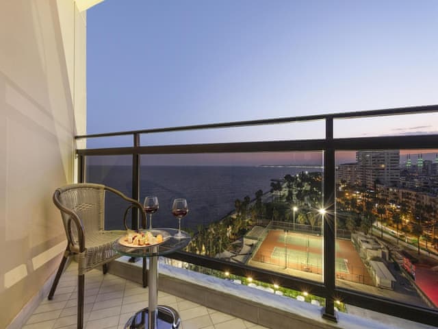 Deluxe Room, 1 King Bed, Sea View