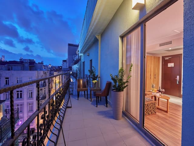 Junior Suite, 1 Bedroom, Balcony, City View