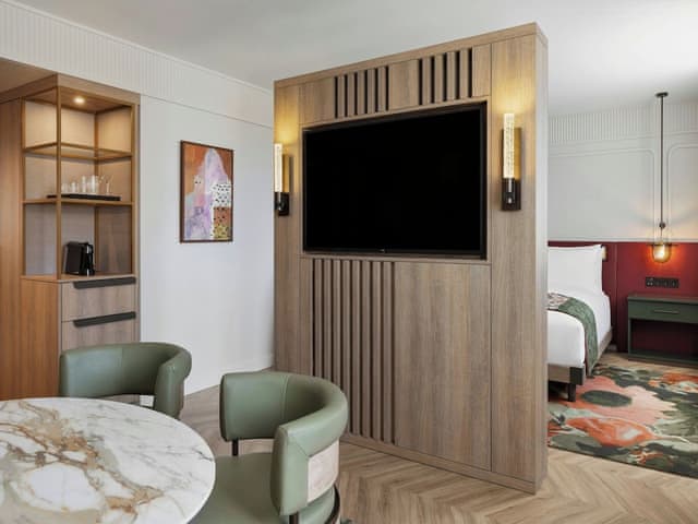 Junior Suite, 1 King Bed