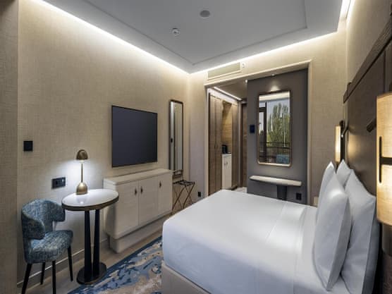 Deluxe Room, 1 Queen Bed