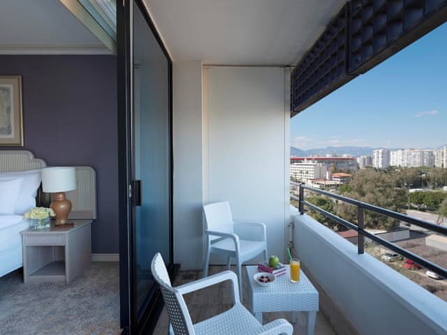 Family Terrace Suite King Bed, Land View