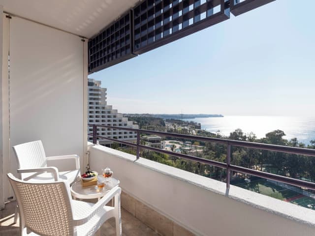 Connection Sea View Room, King Bed and Twin Beds