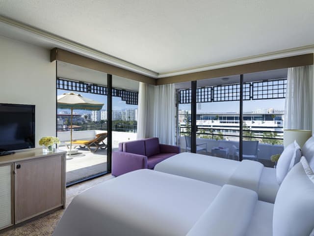 Family Terrace Suite King Bed, Land View