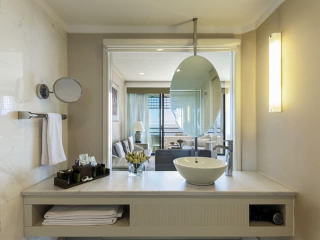 Deluxe Room, 1 King Bed, Sea View