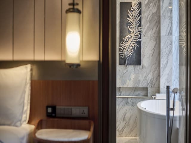 Suite (Capital, Bundaran View)