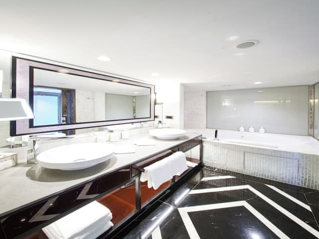 Bosphorus Suite, Lounge Access