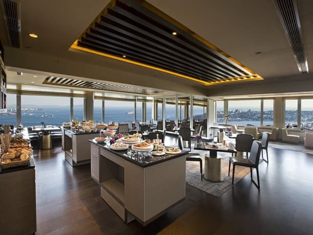 Club Corner City View, Lounge Access