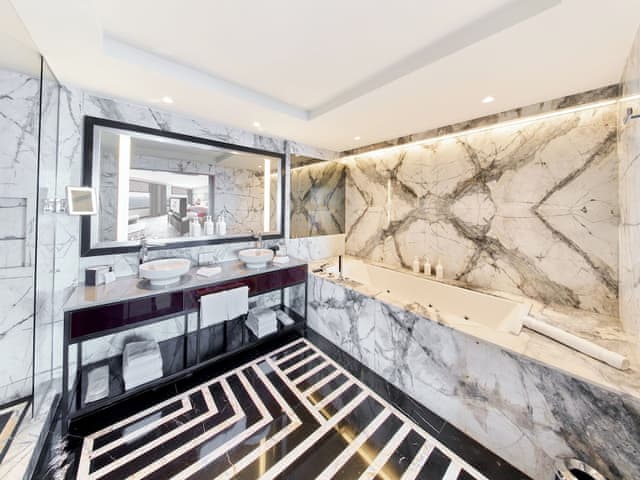 Flying Carpet Suite, Lounge Access