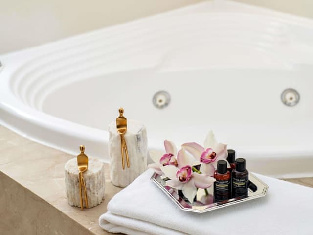 Deluxe Suite, 1 King Bed