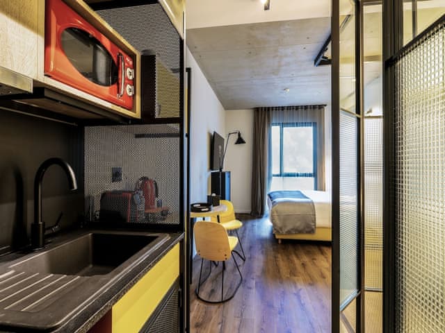 Studio, 1 King Bed (Kaan)