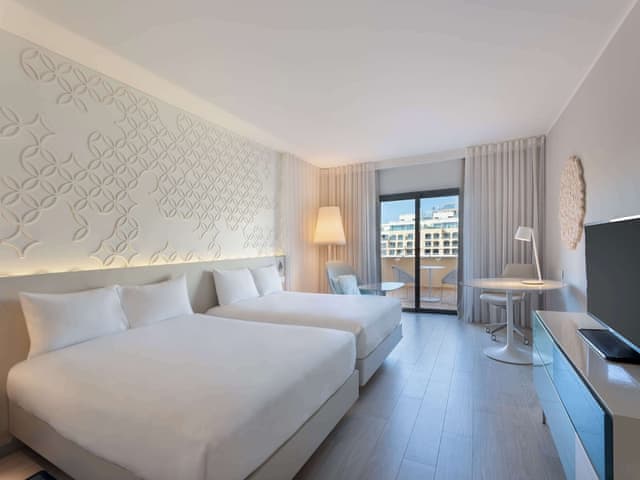 Family Room, 2 Queen Beds, Balcony, Marina View