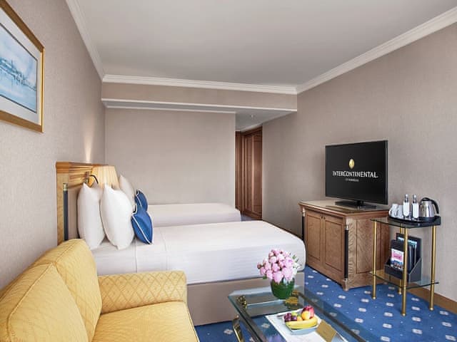 Classic Room, 2 Twin Beds, City View