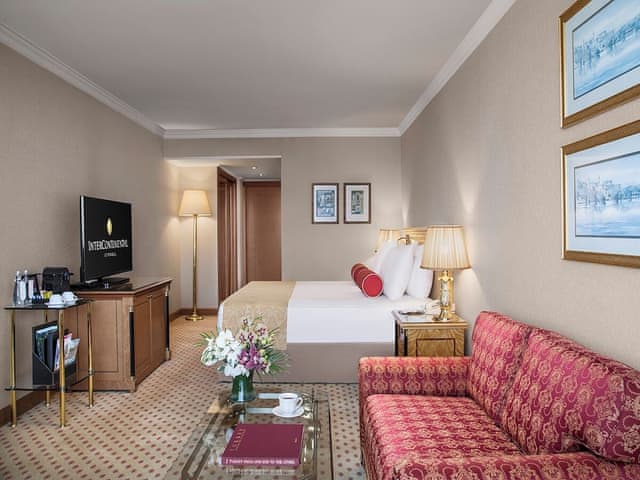 Premium Room, 1 King Bed, Club Lounge Access, City View (Smoking)