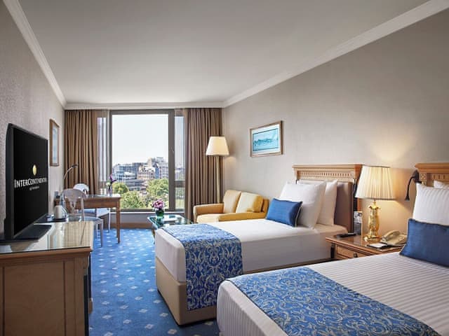 Classic Room, 2 Twin Beds, City View