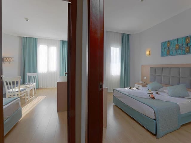 Corner Suite Sea View