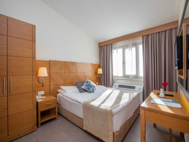 Club Room (2 Adults + 2 Children)