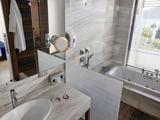 Deluxe Suite, Sea View